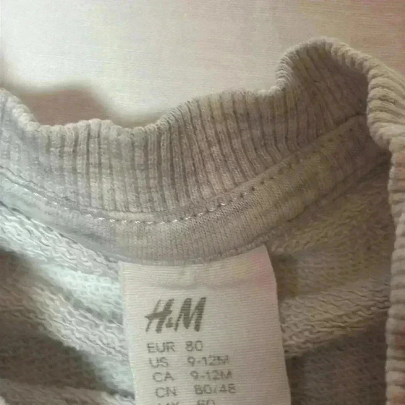 H&M - pullover  sweater/sweatshirt. Size 9-12 months - Picture 2 of 3
